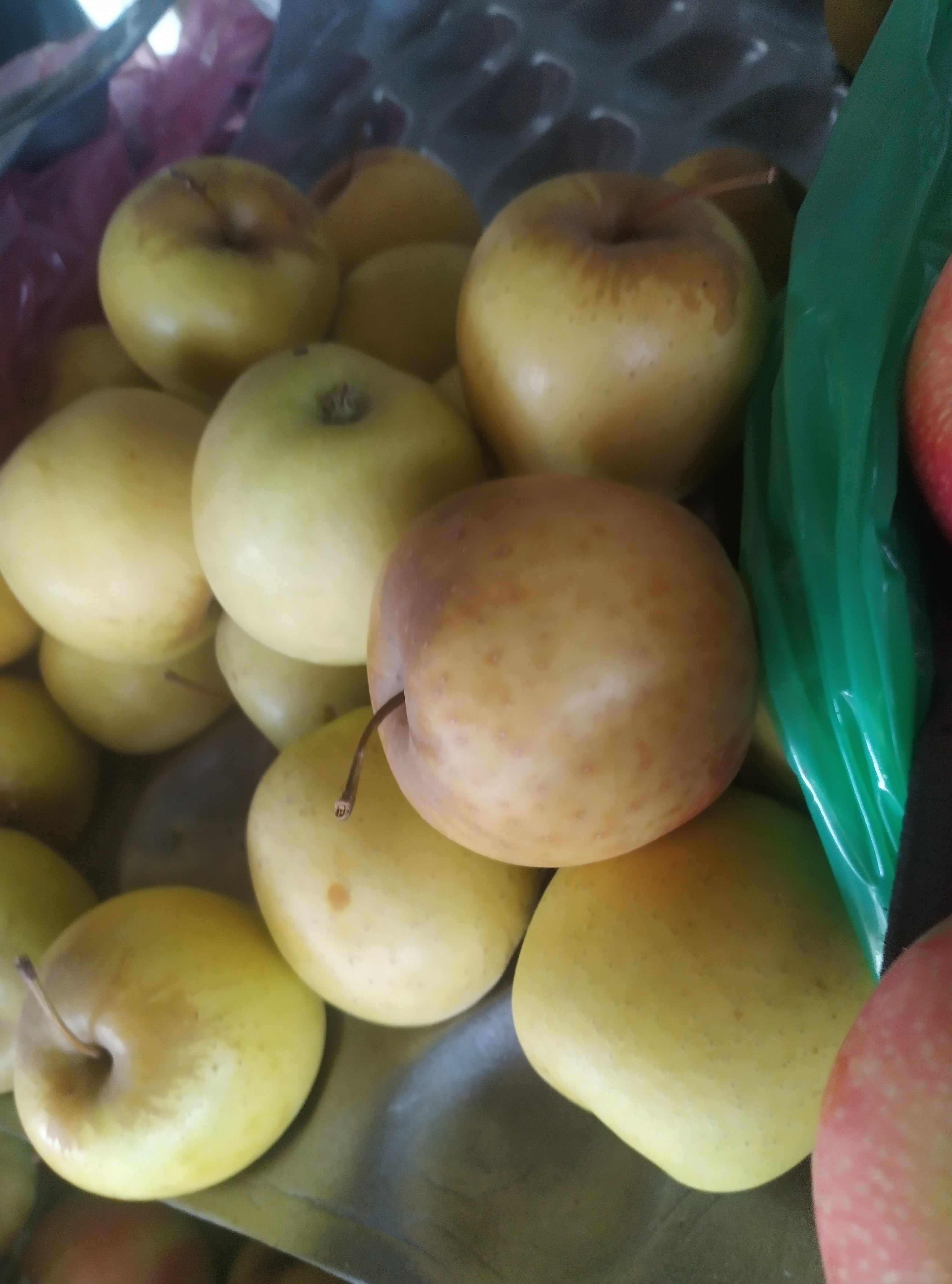 GREEN APPLE